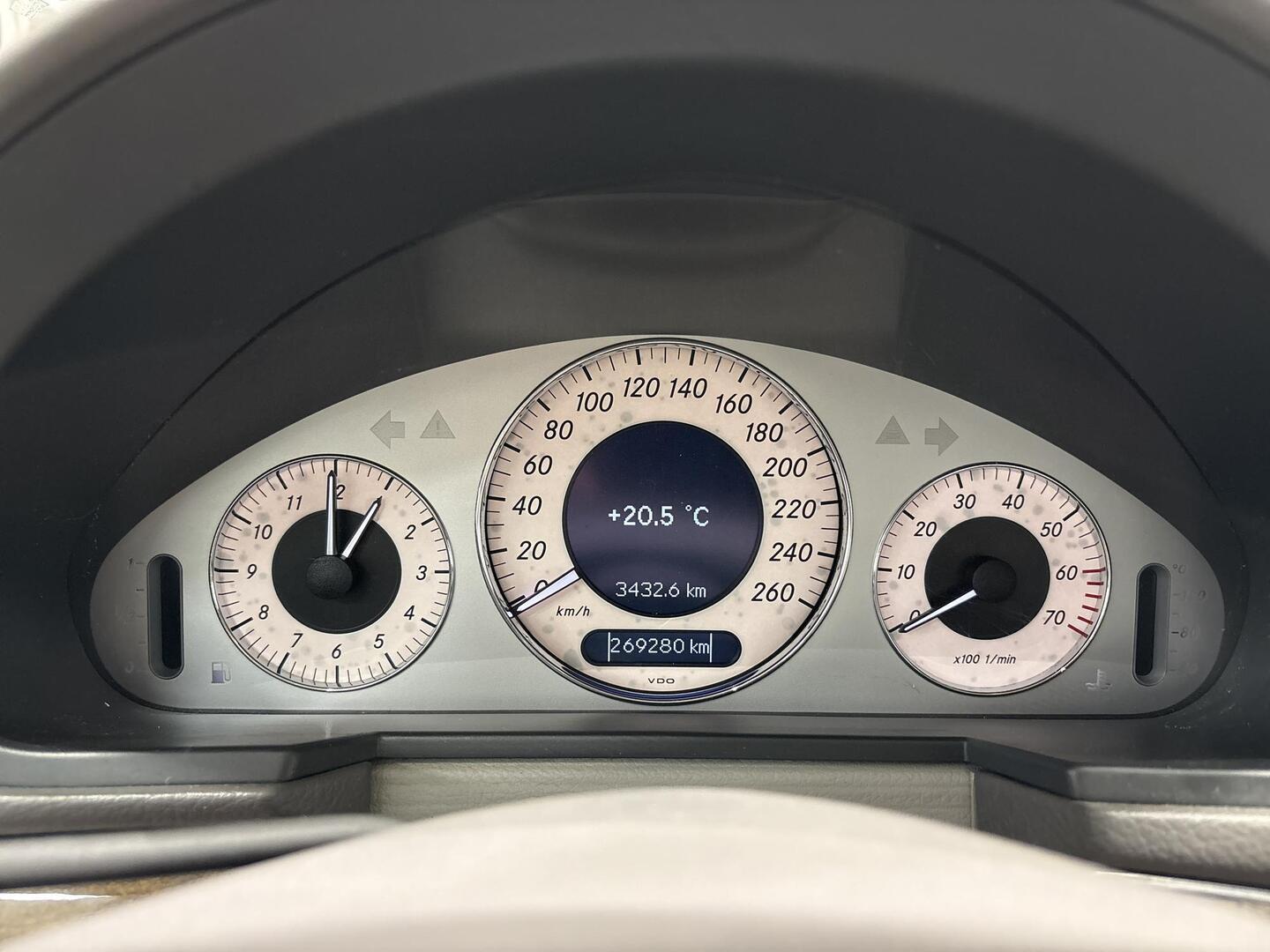 MERCEDES-BENZ E 2004