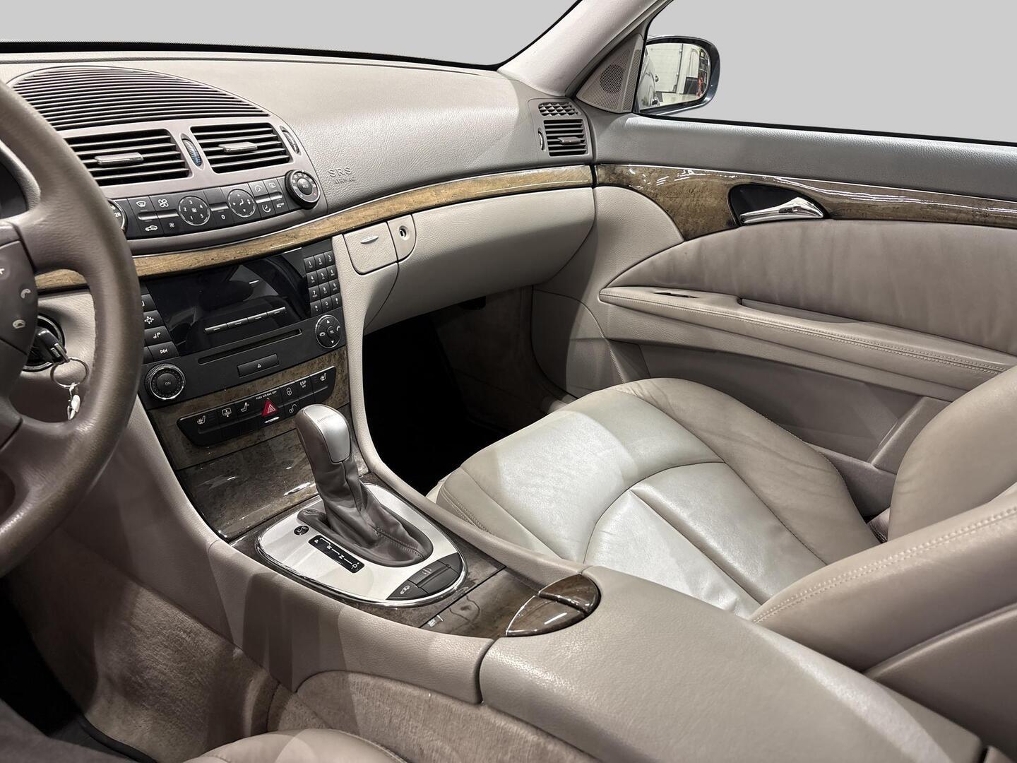 MERCEDES-BENZ E 2004