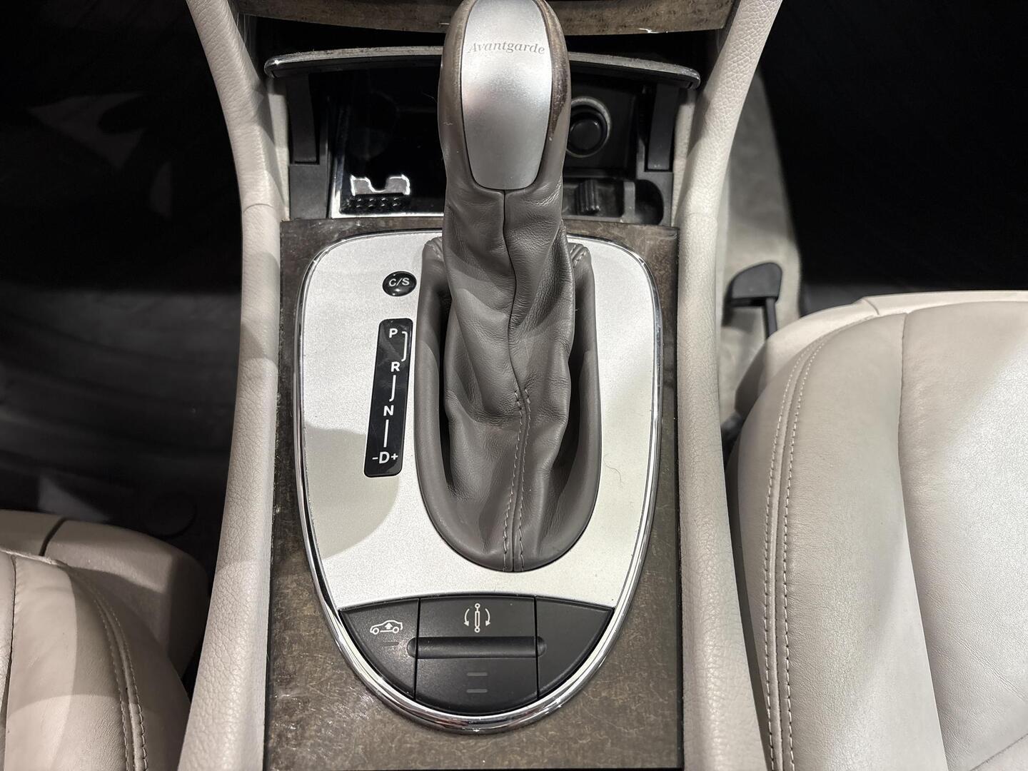 MERCEDES-BENZ E 2004