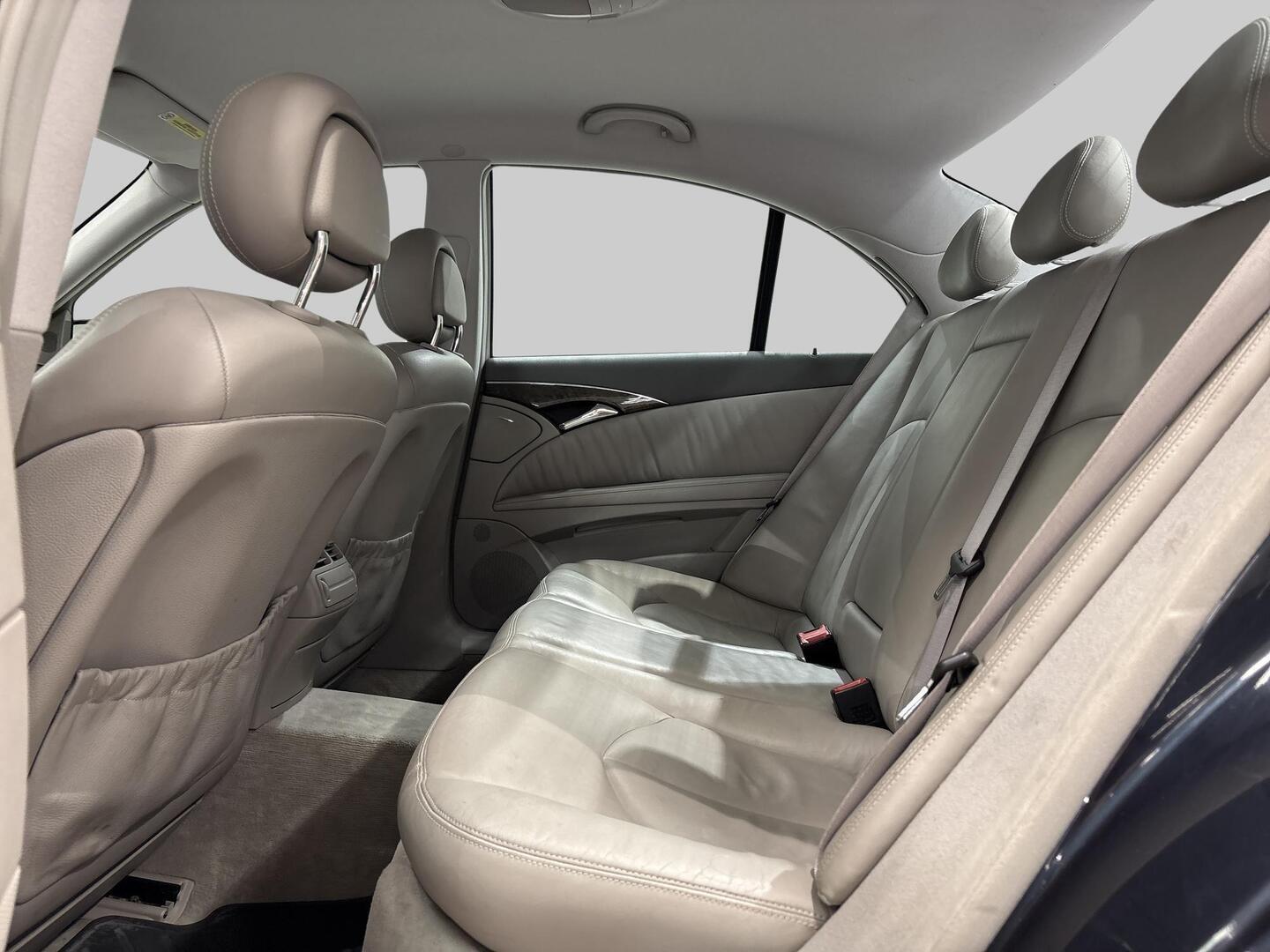 MERCEDES-BENZ E 2004