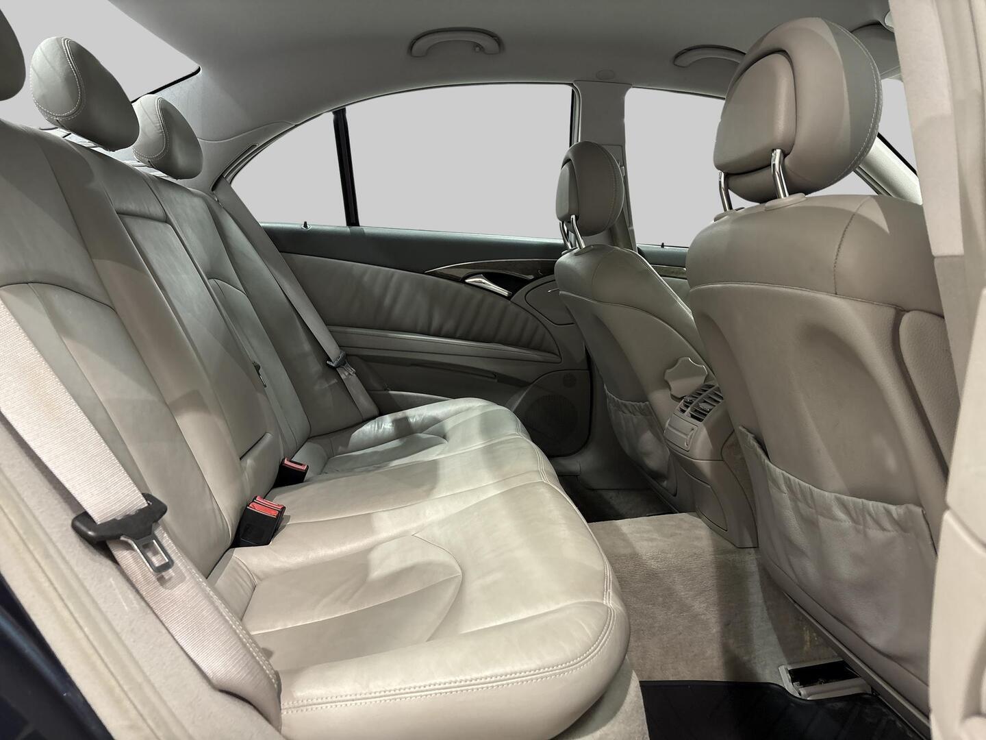 MERCEDES-BENZ E 2004