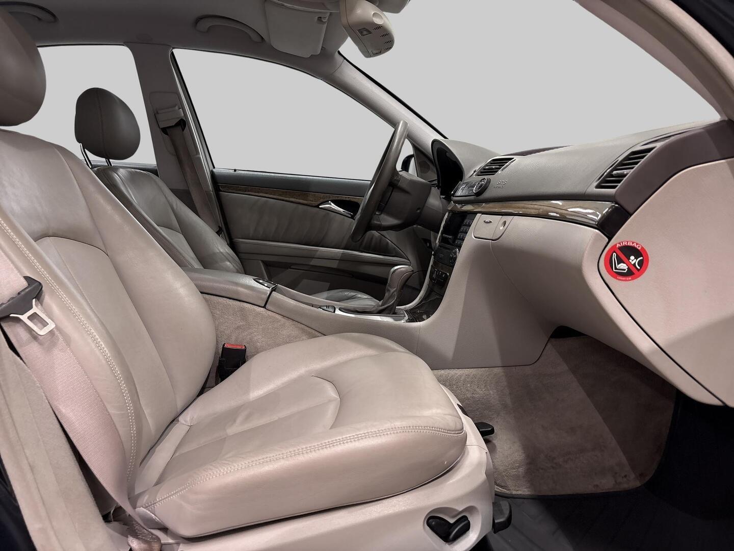 MERCEDES-BENZ E 2004