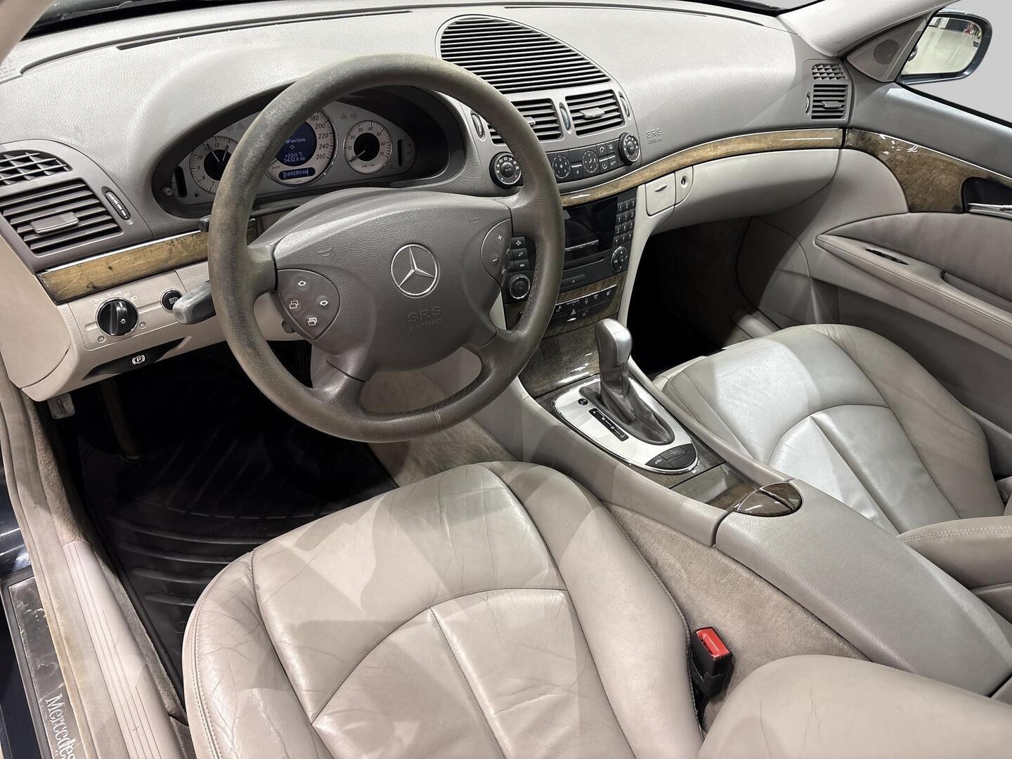 MERCEDES-BENZ E 2004