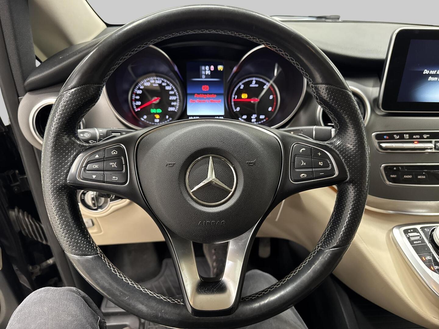 MERCEDES-BENZ V 2016