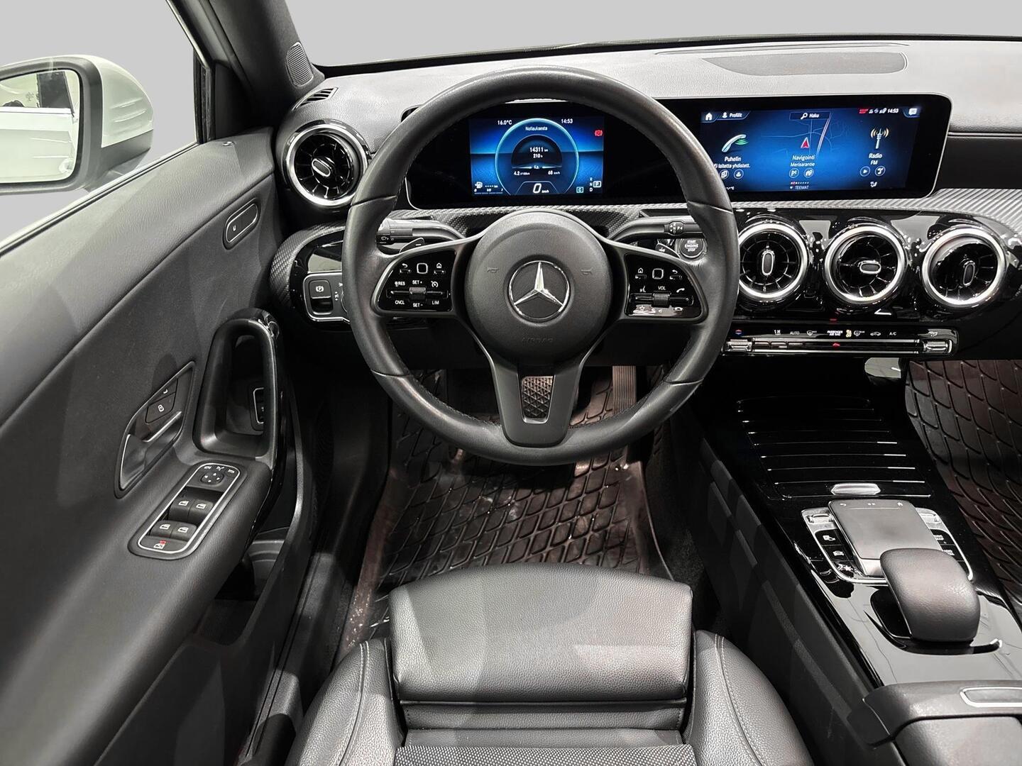 MERCEDES-BENZ A 2020