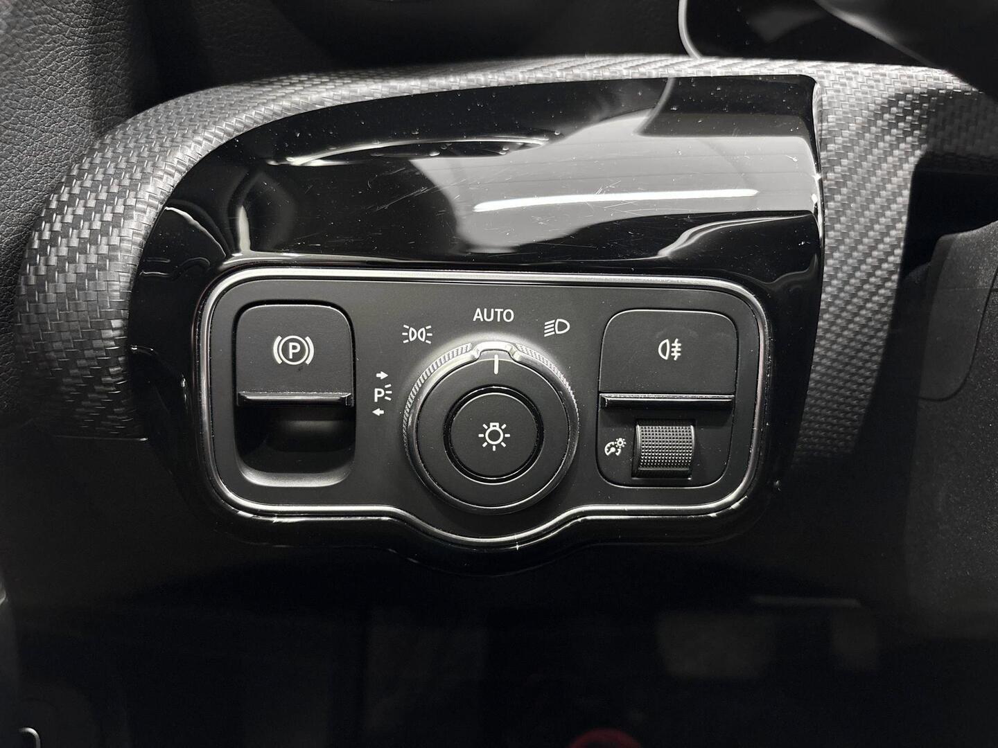 MERCEDES-BENZ A 2020