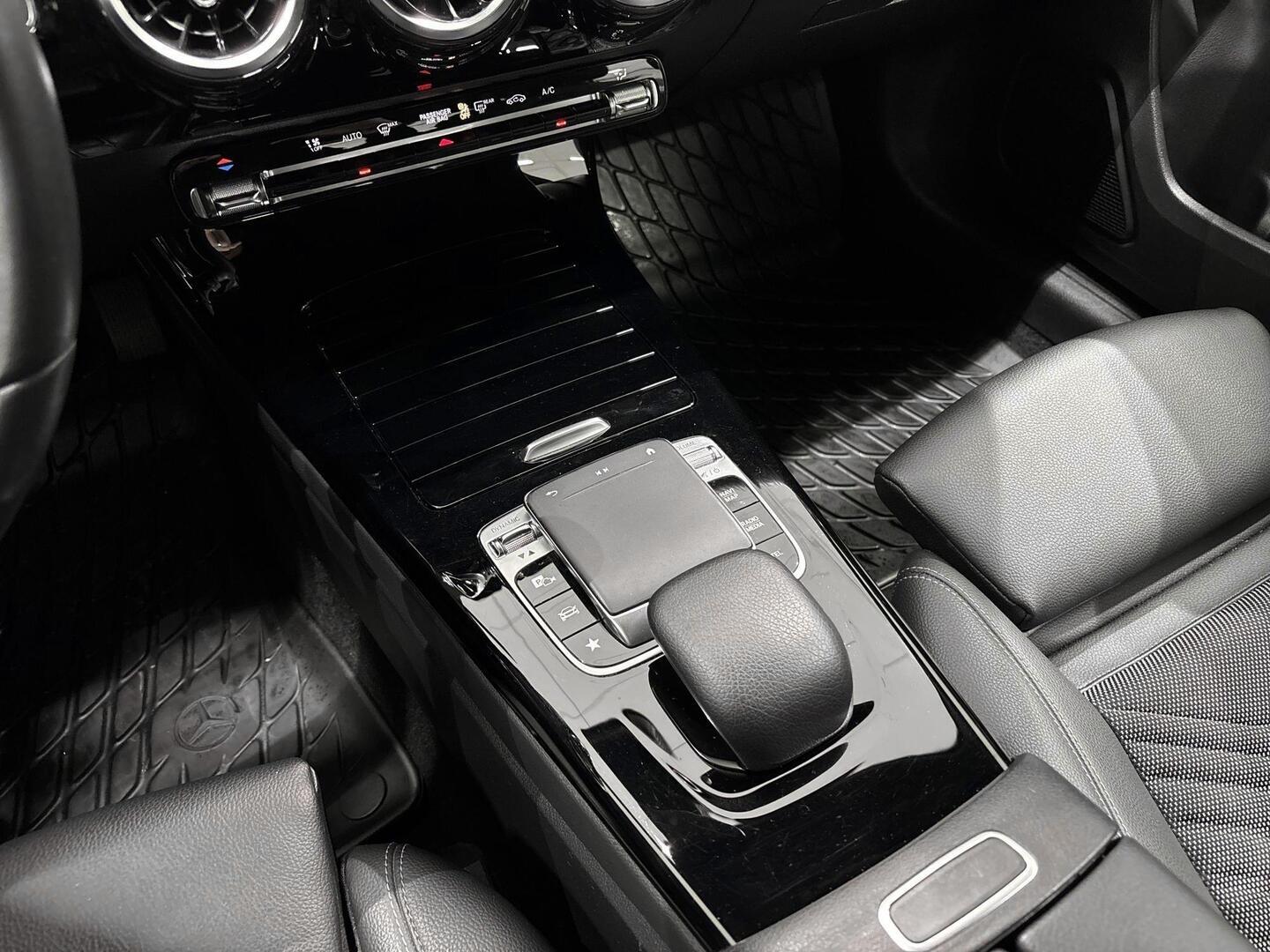 MERCEDES-BENZ A 2020