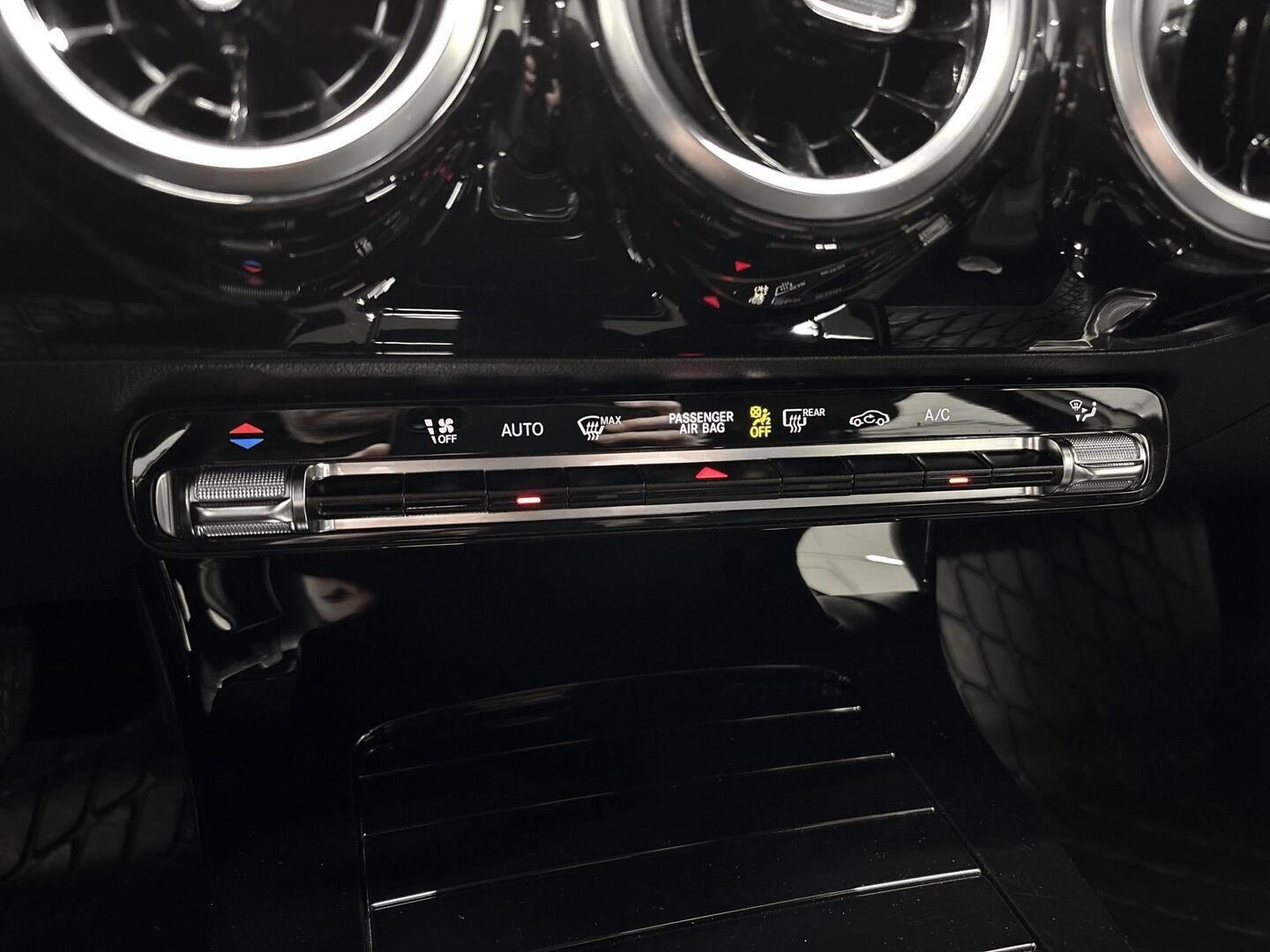 MERCEDES-BENZ A 2020