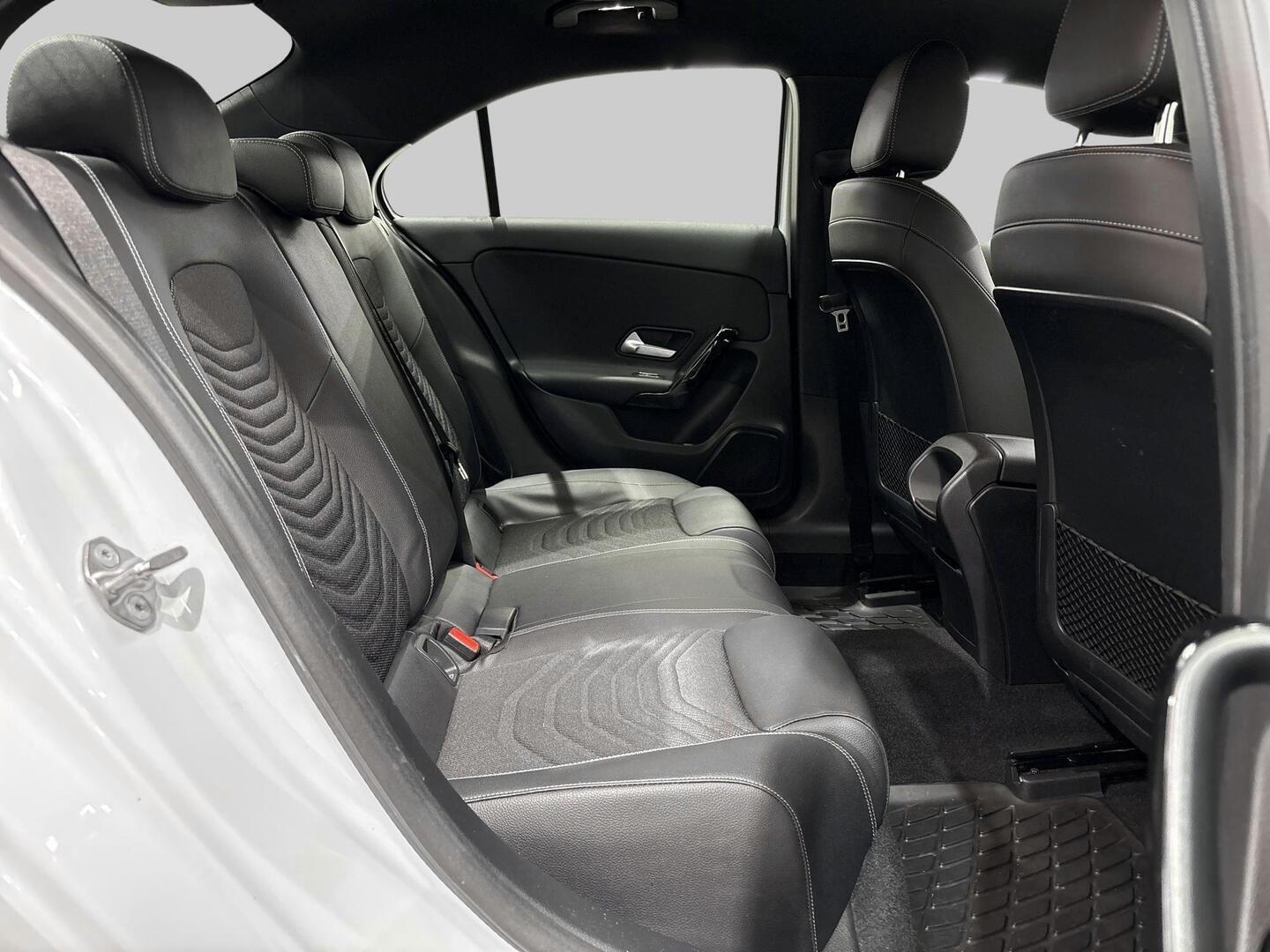 MERCEDES-BENZ A 2020