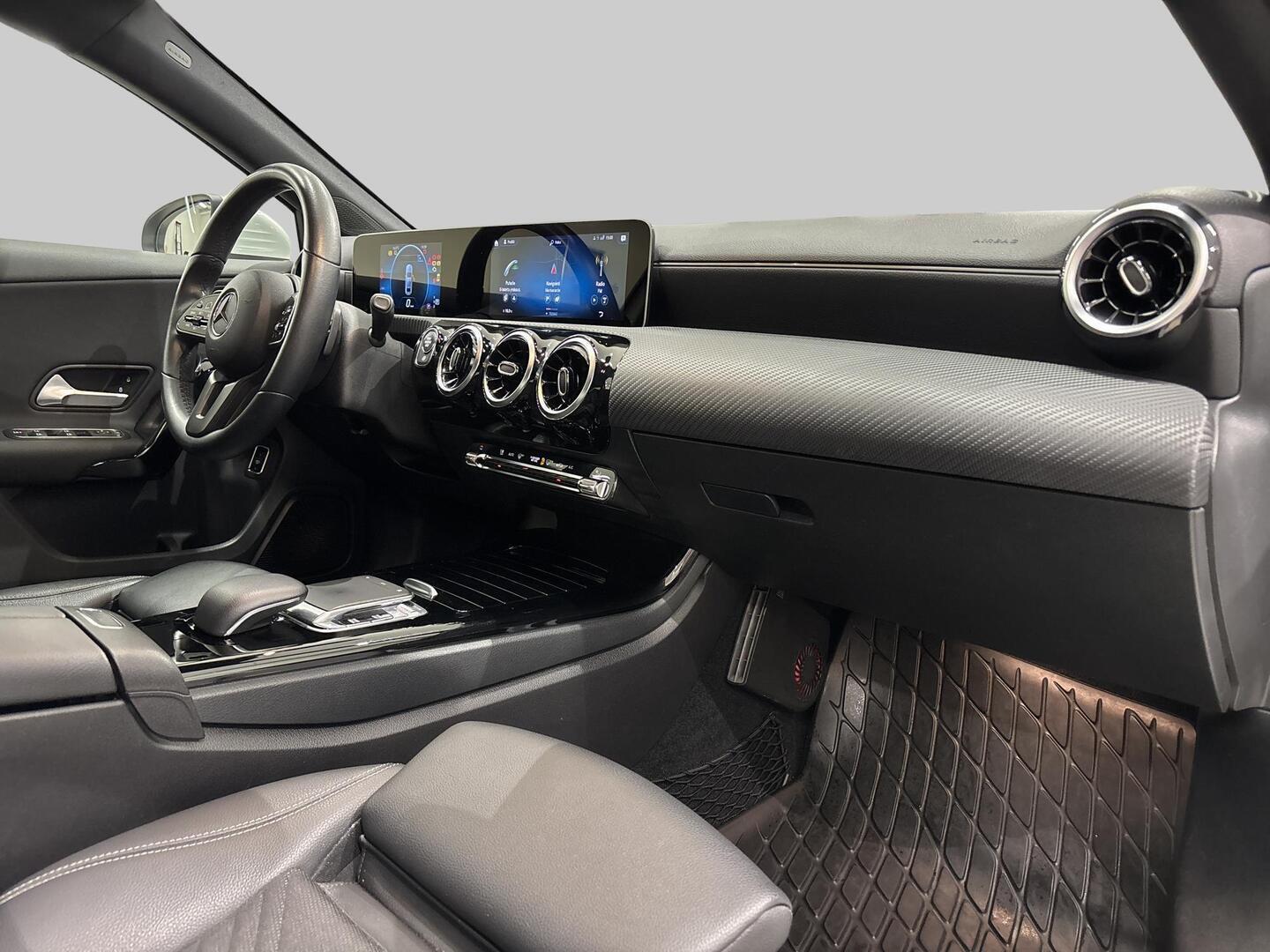 MERCEDES-BENZ A 2020