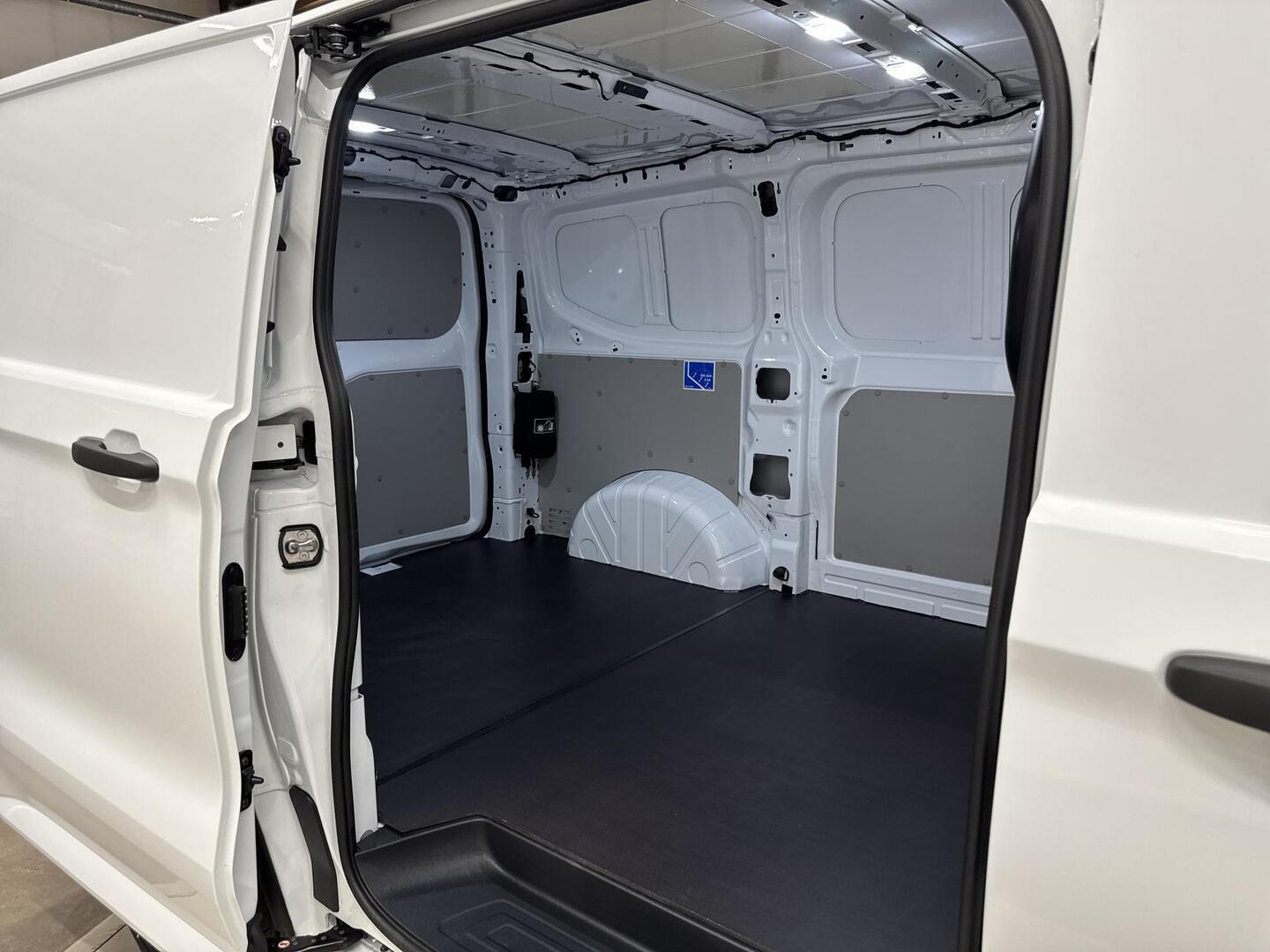 VOLKSWAGEN TRANSPORTER 2025