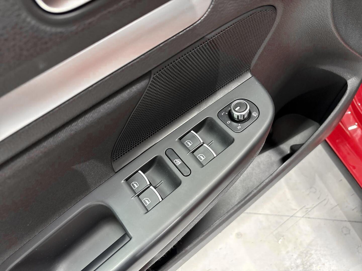 VOLKSWAGEN Golf 2012
