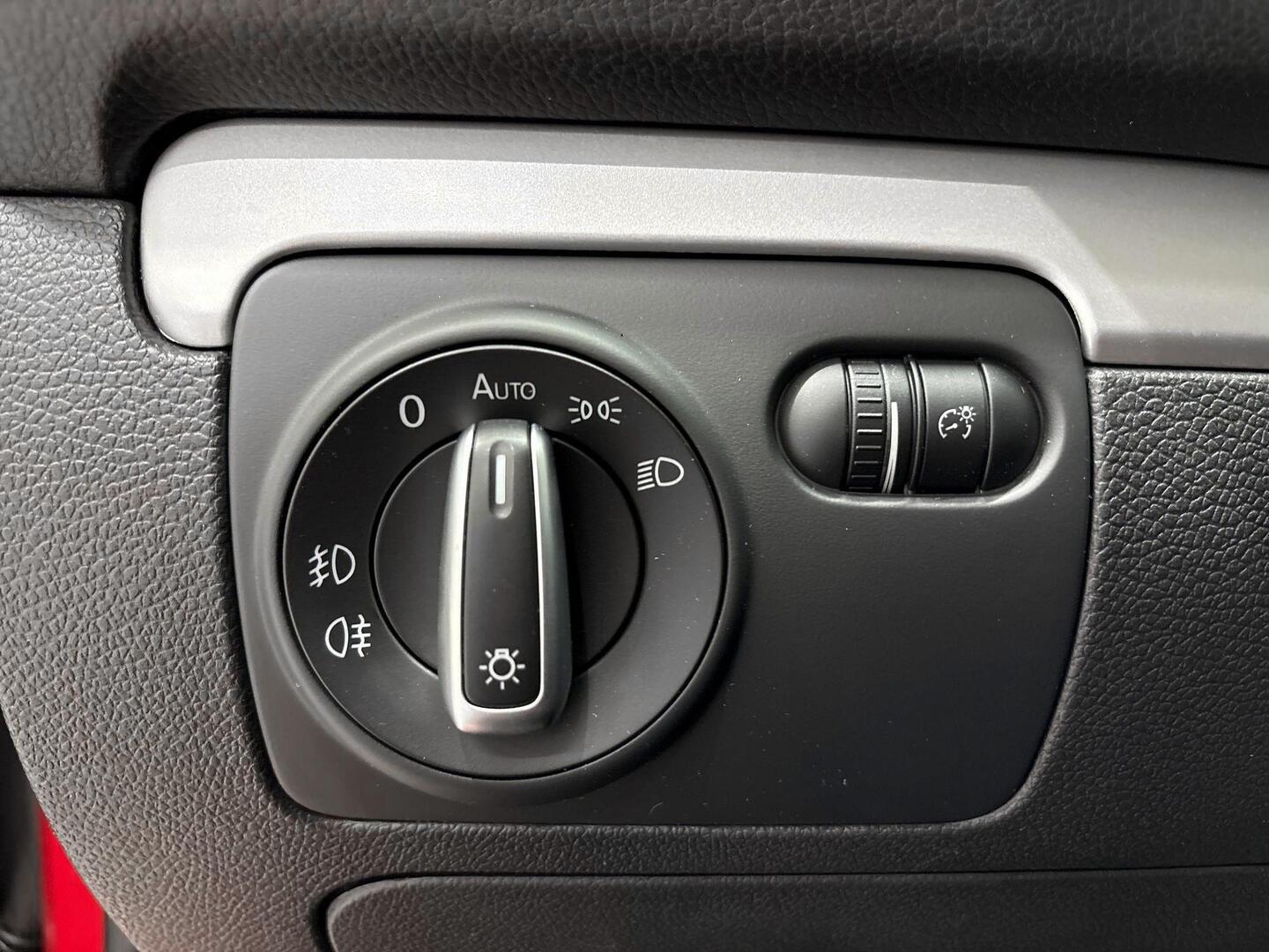 VOLKSWAGEN Golf 2012