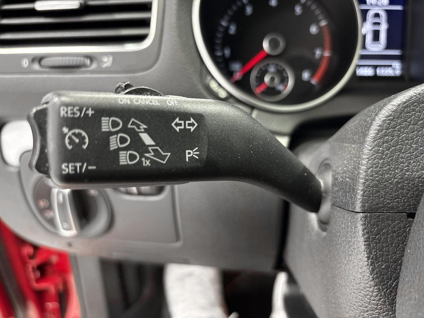 VOLKSWAGEN Golf 2012