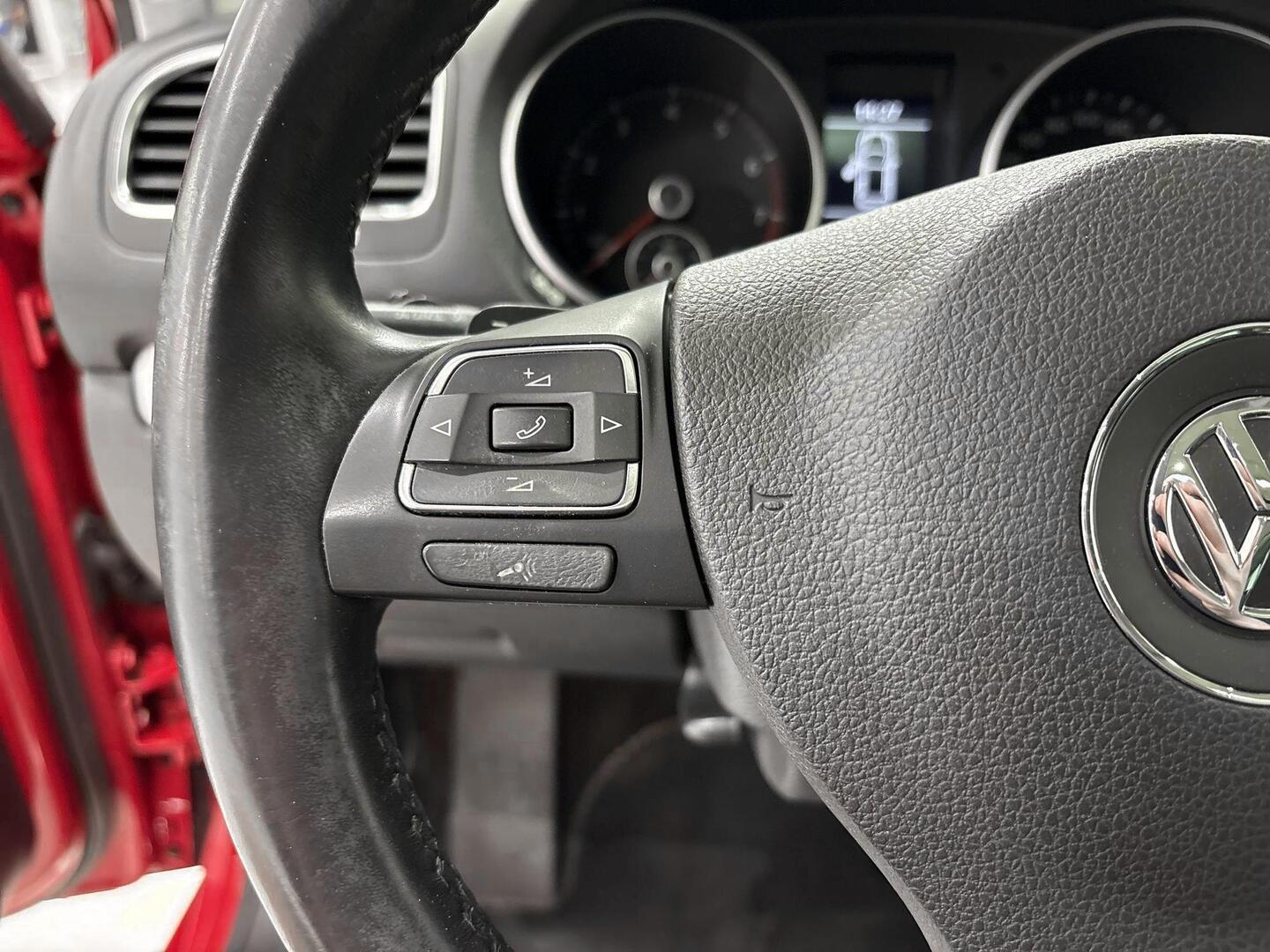 VOLKSWAGEN Golf 2012