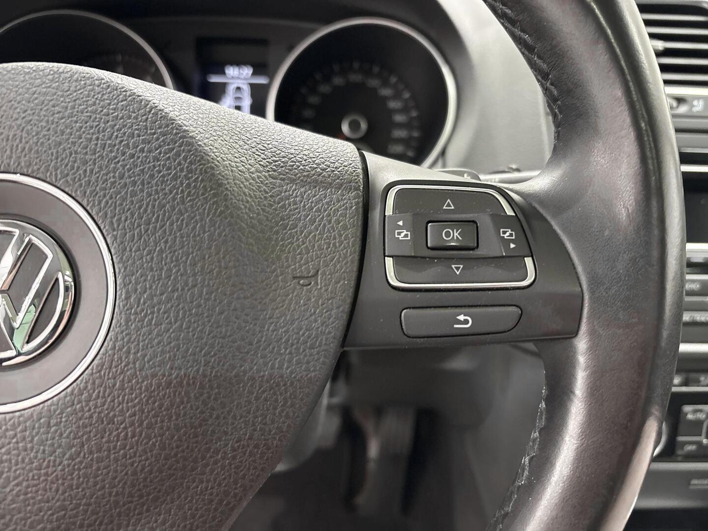 VOLKSWAGEN Golf 2012