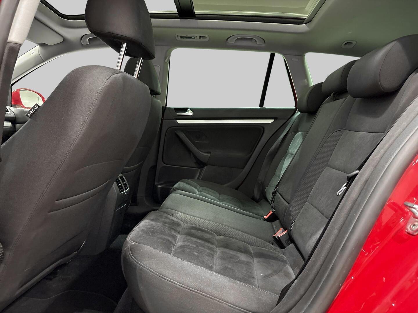 VOLKSWAGEN Golf 2012