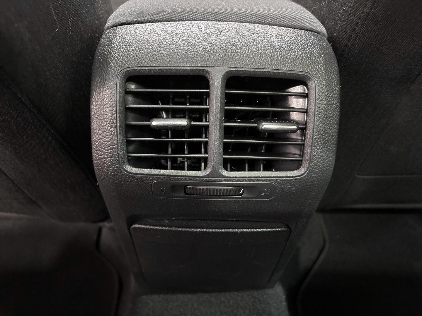 VOLKSWAGEN Golf 2012