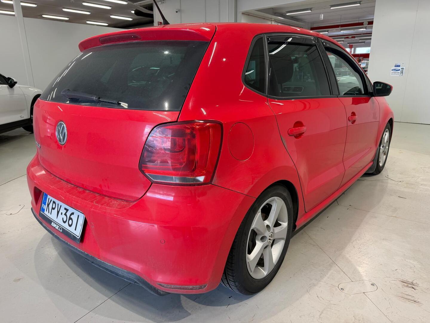 VOLKSWAGEN Polo 2012