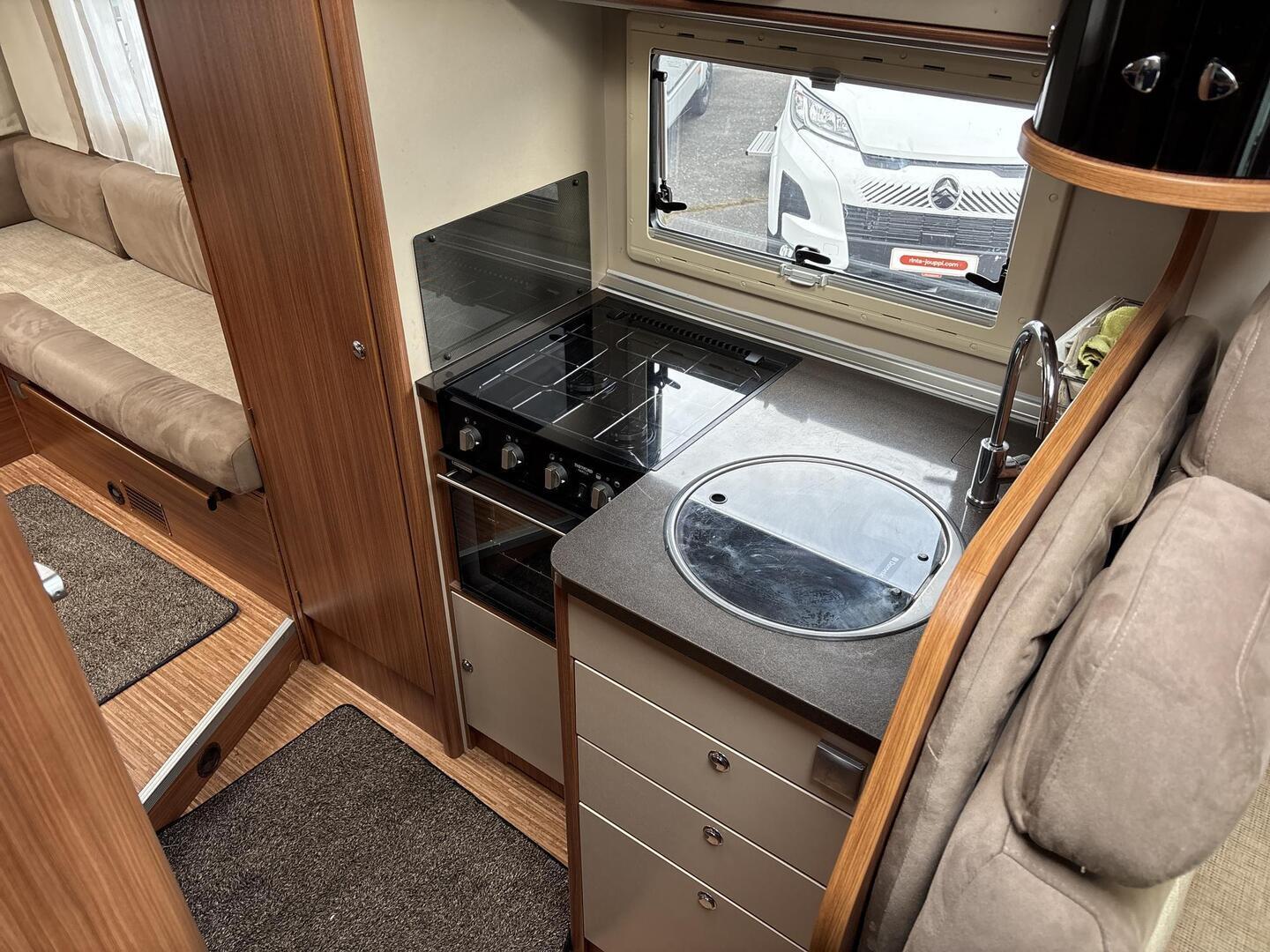 ADRIA CORAL S 670 SLL 2012