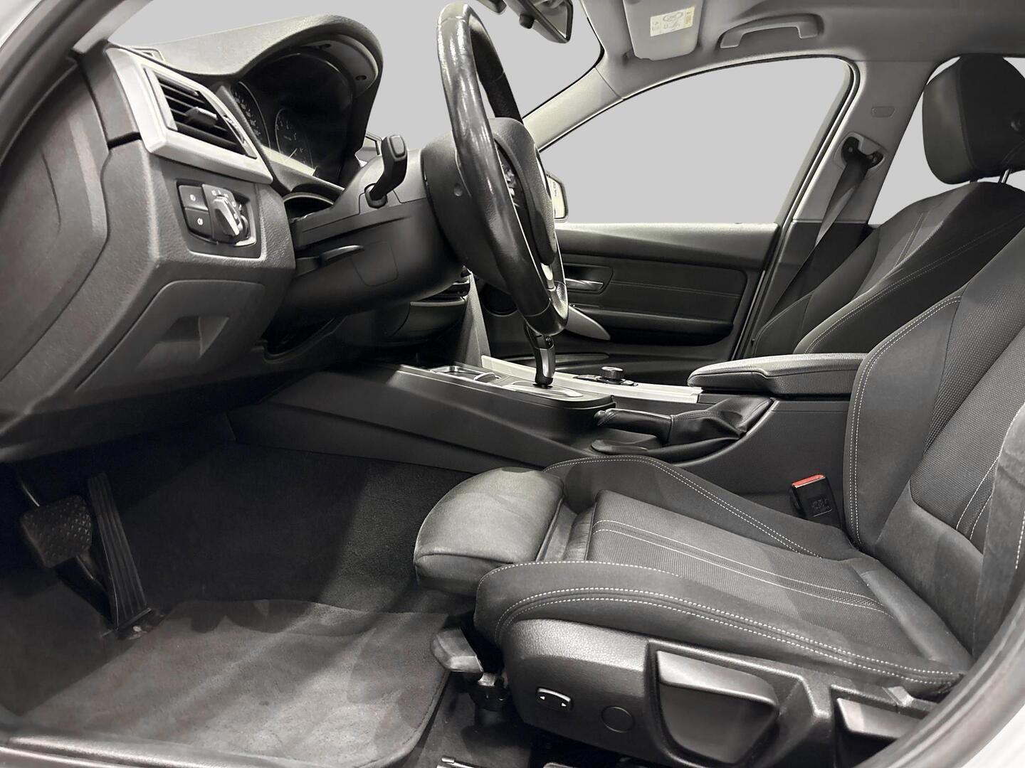 BMW 320 2016