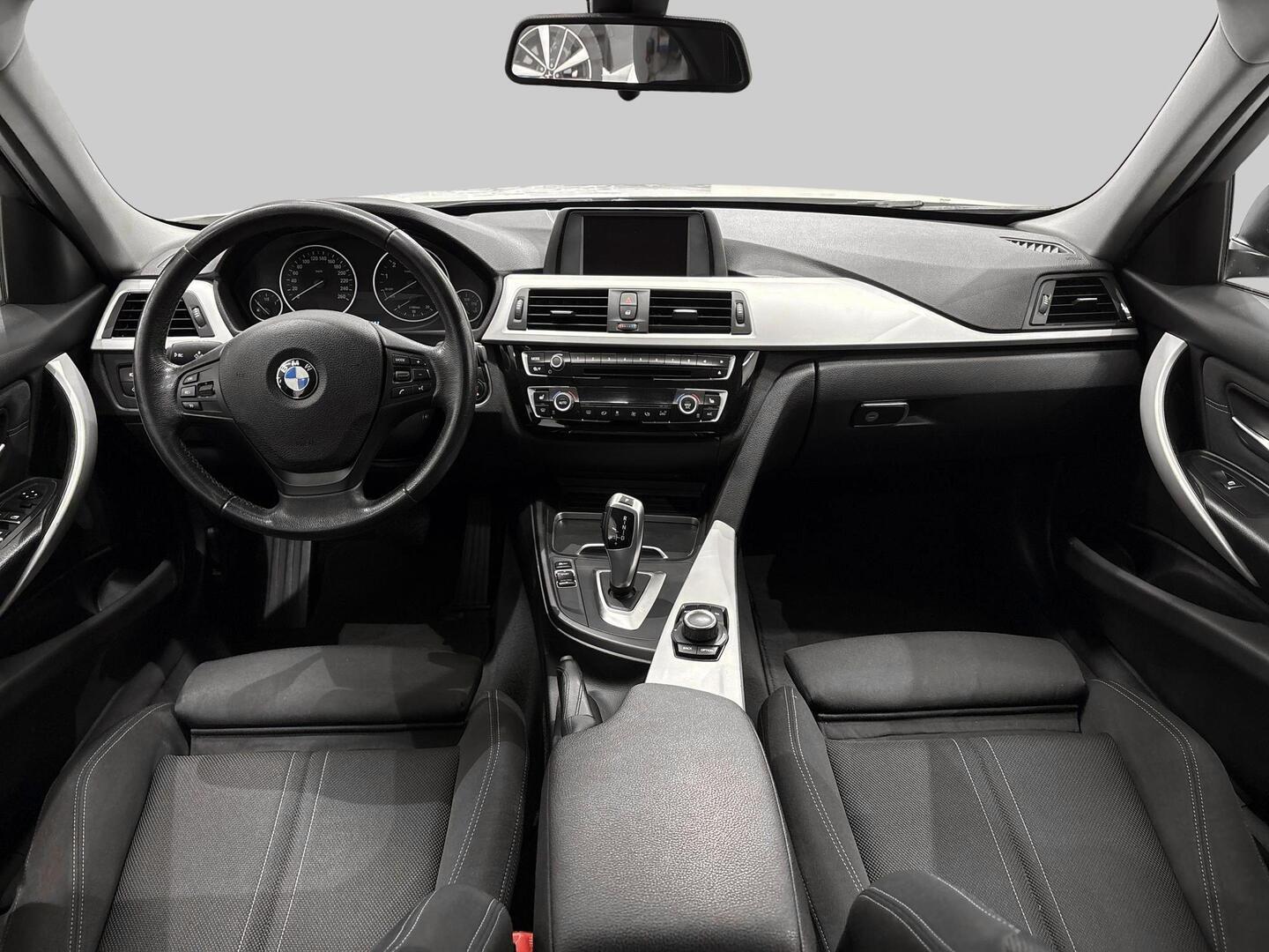 BMW 320 2016