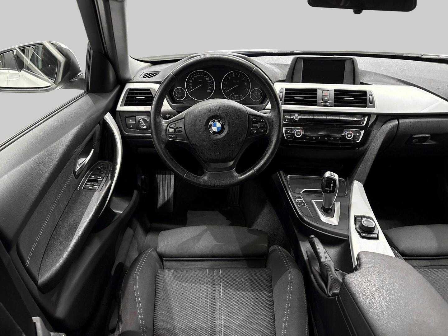 BMW 320 2016
