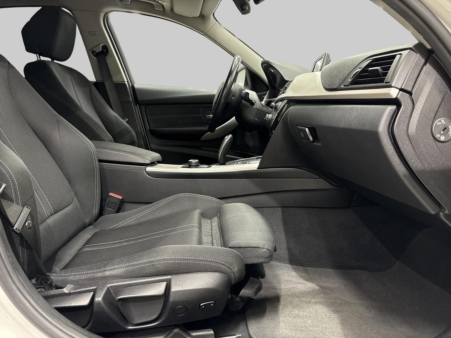 BMW 320 2016