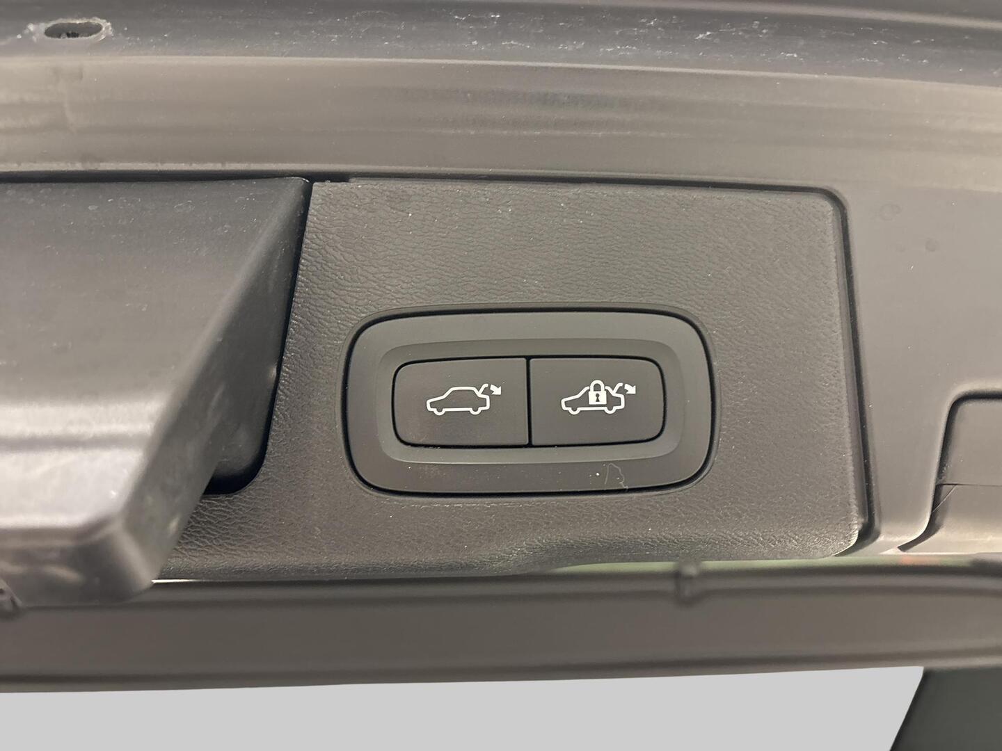 VOLVO XC60 2018