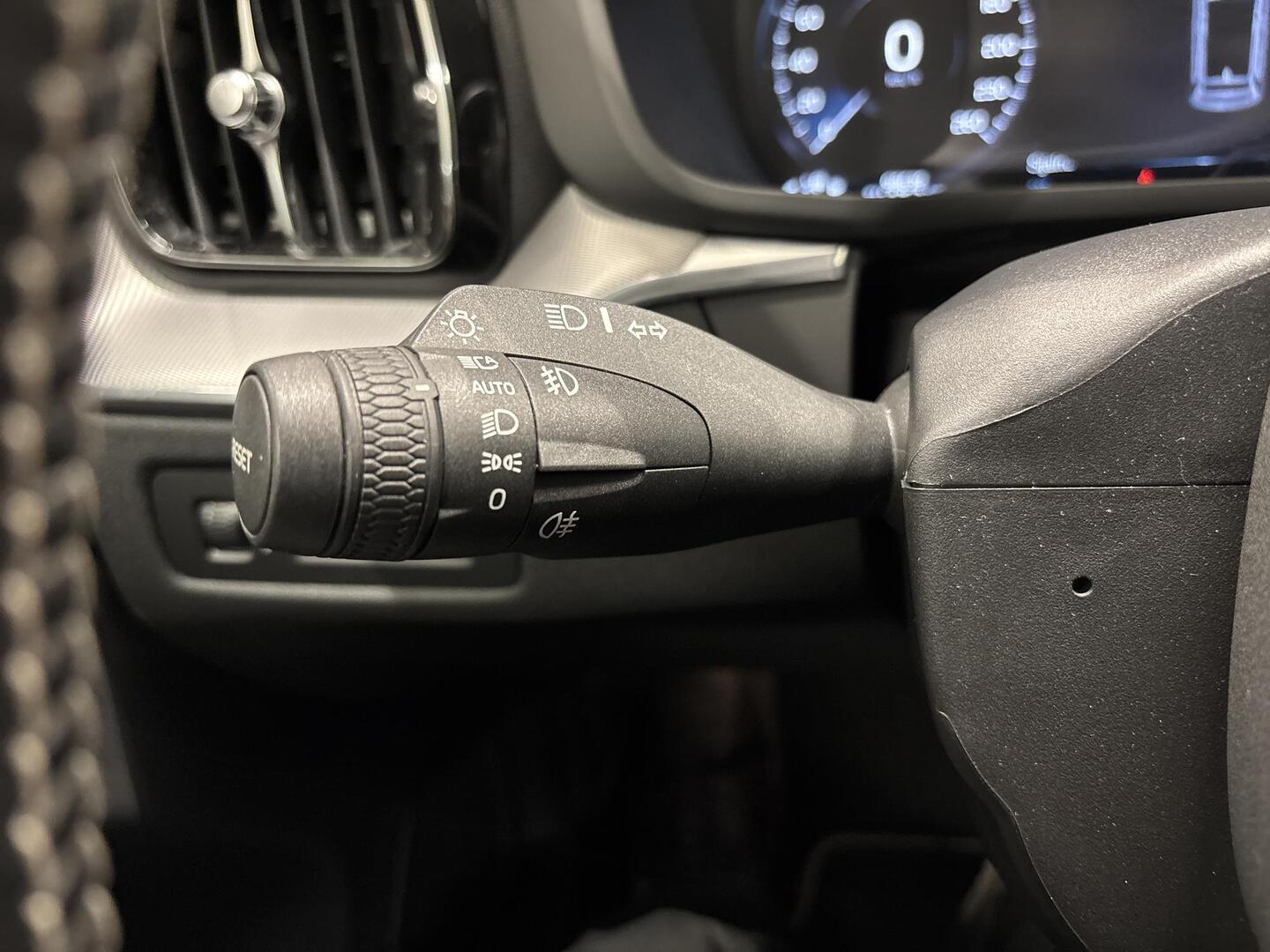 VOLVO XC60 2018