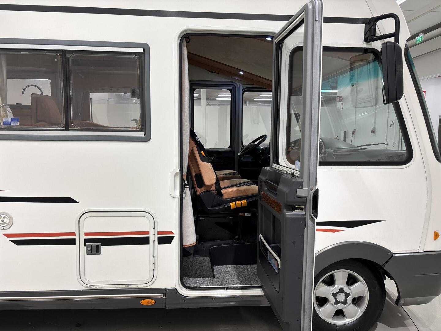 EURA MOBIL I680 SBL 2004