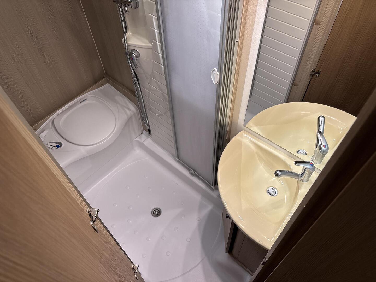 BÜRSTNER NEXXO T660 MOONLIGHT 2013