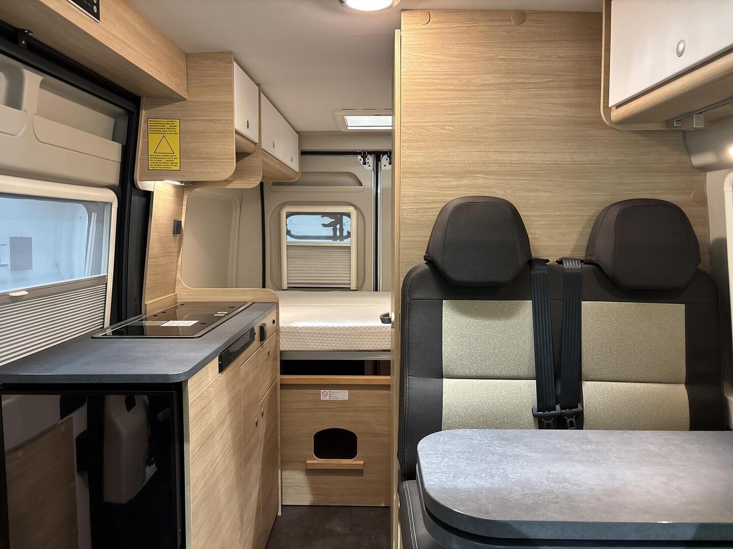 ROADCAR VAN R 540 2021