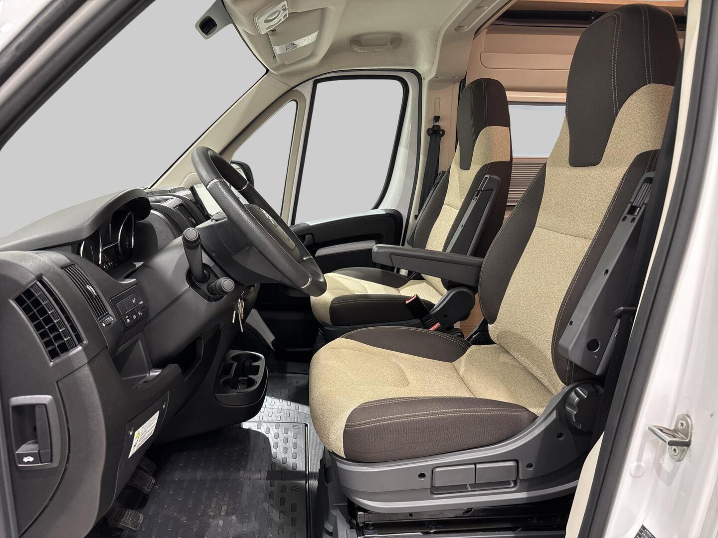 ROADCAR VAN R 540 2021