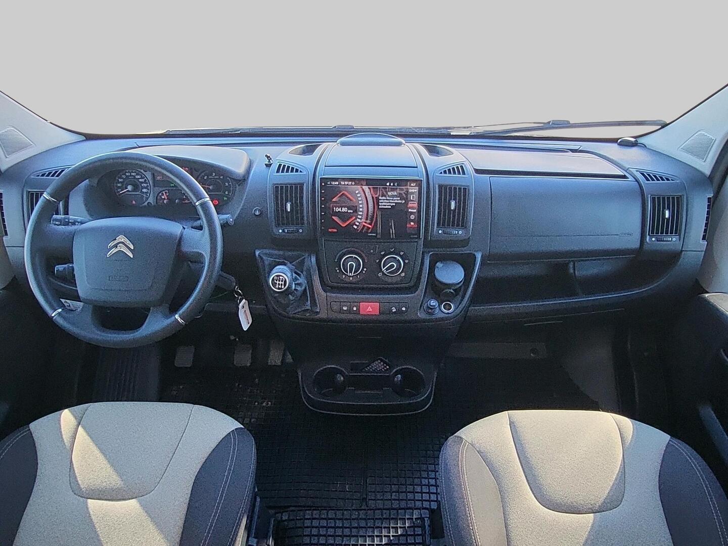 ROADCAR VAN R 600 2021