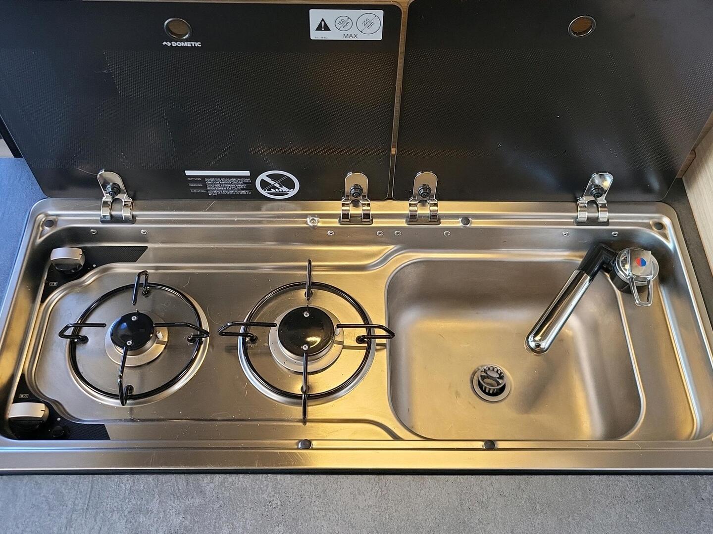 ROADCAR VAN R 600 2021