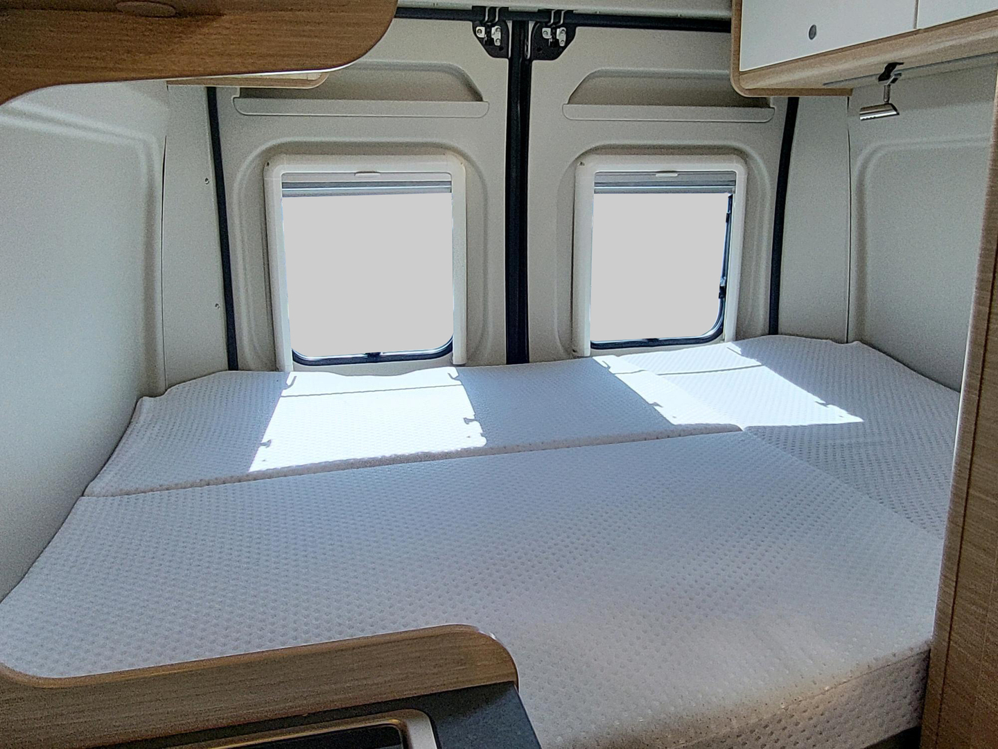 ROADCAR VAN R 600 2021