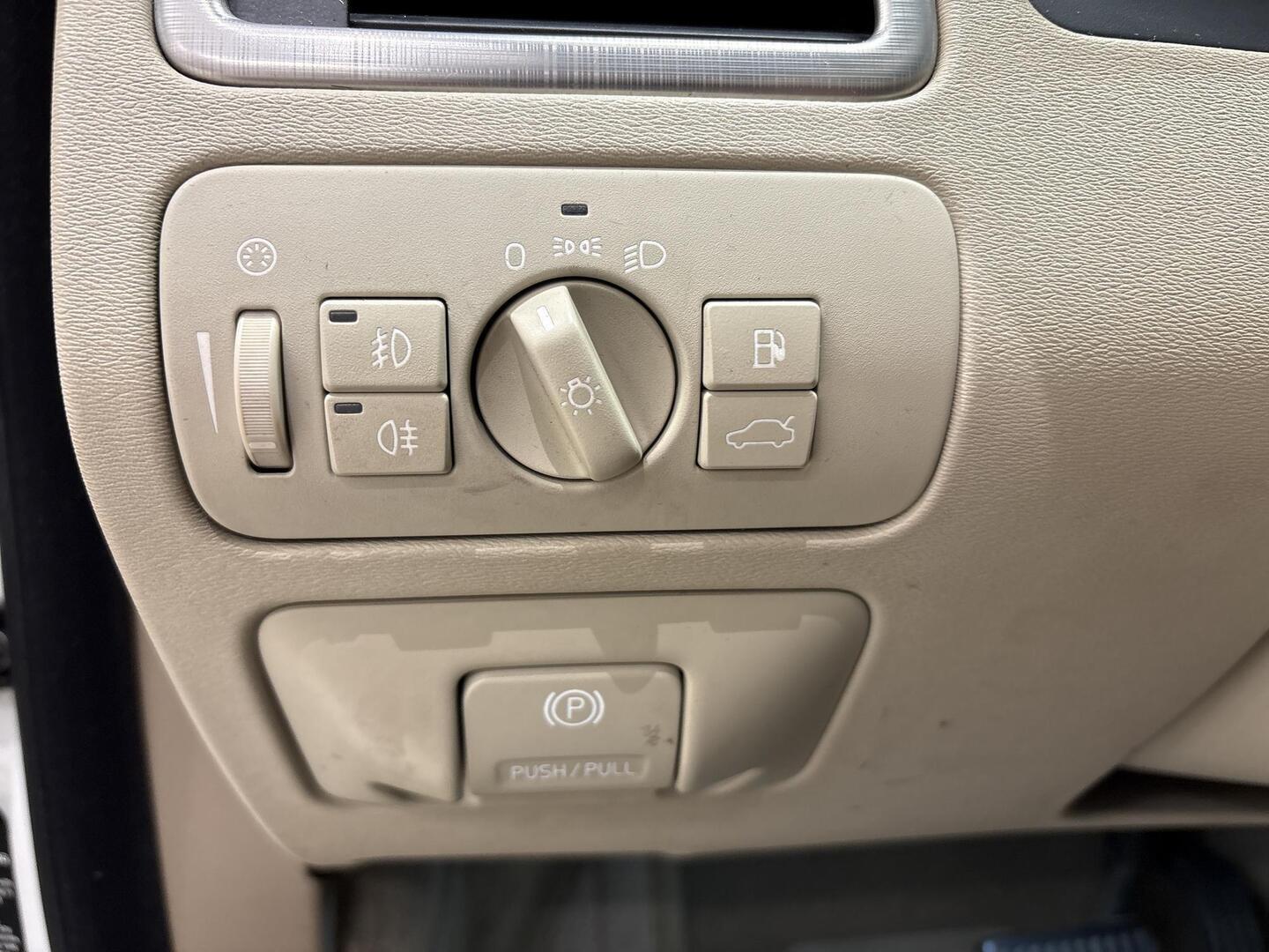 VOLVO V70 2009