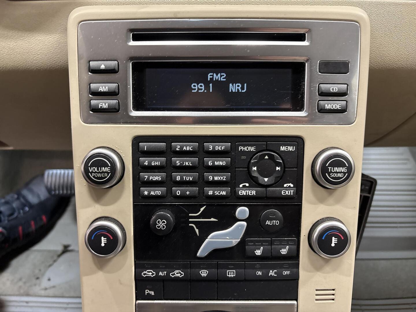 VOLVO V70 2009
