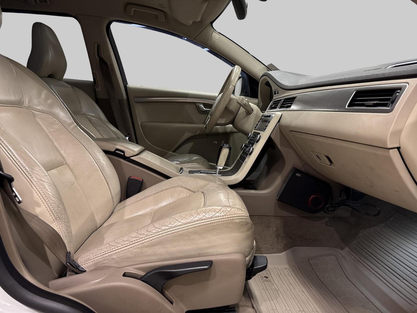 VOLVO V70 2009
