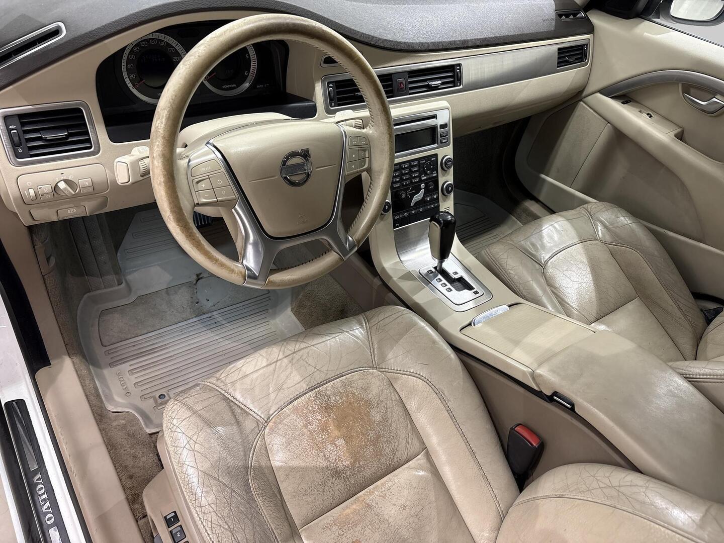 VOLVO V70 2009
