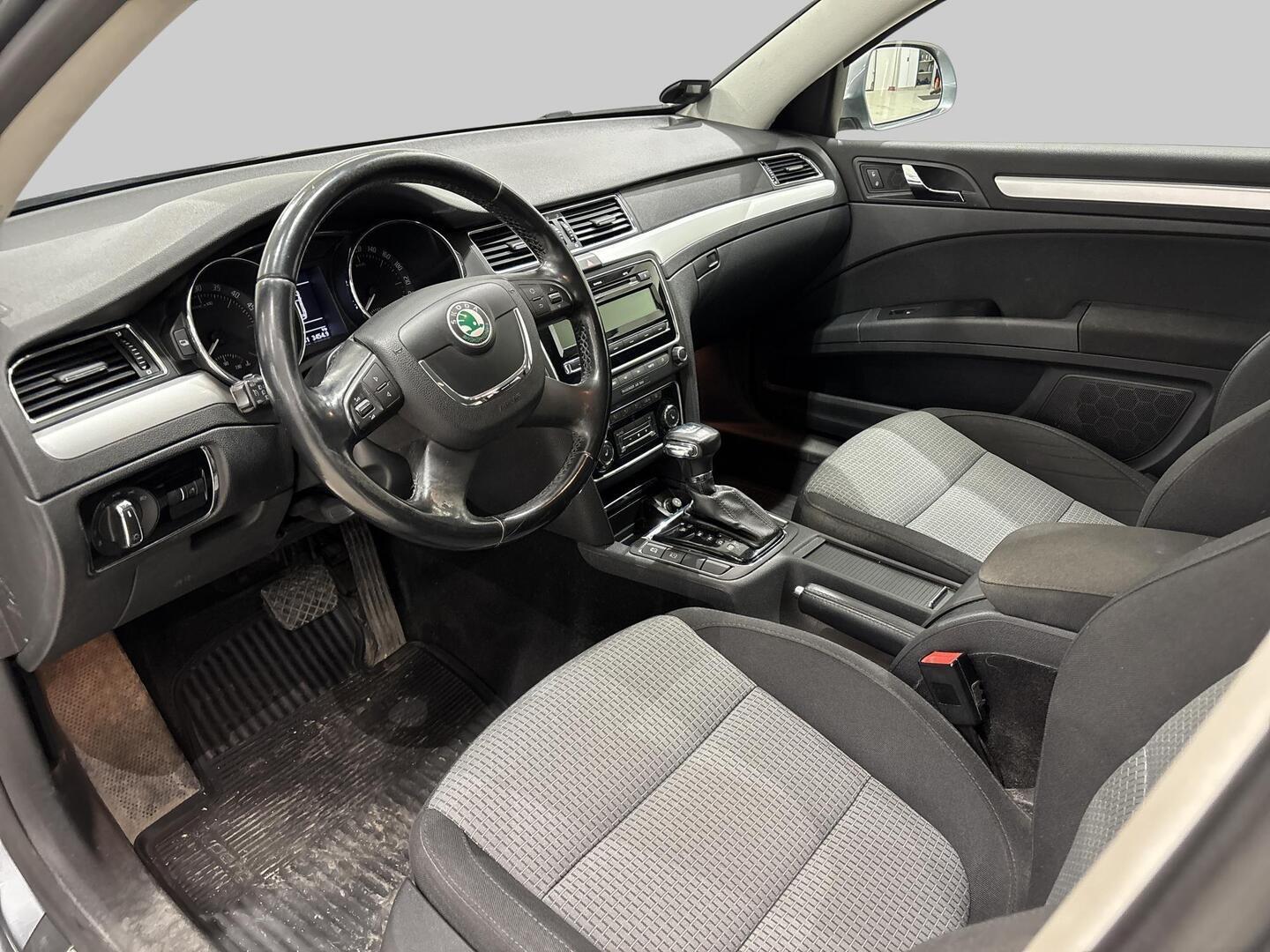 SKODA Superb 2012