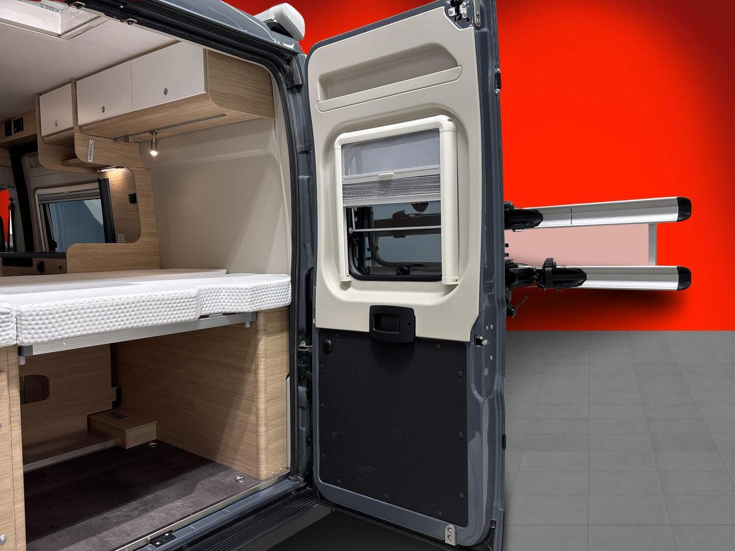 ROADCAR VAN R 540 2024