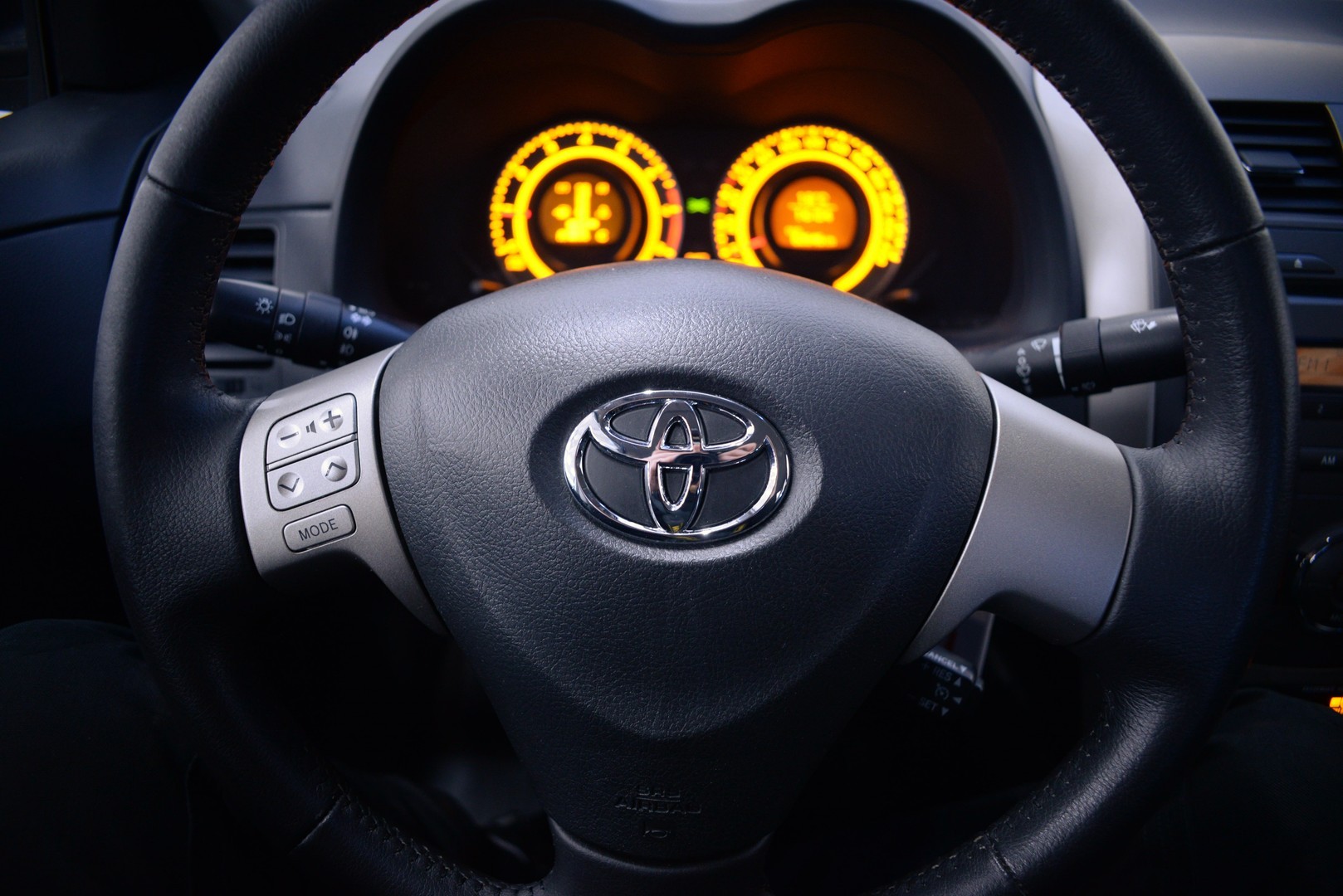 TOYOTA Corolla 2010