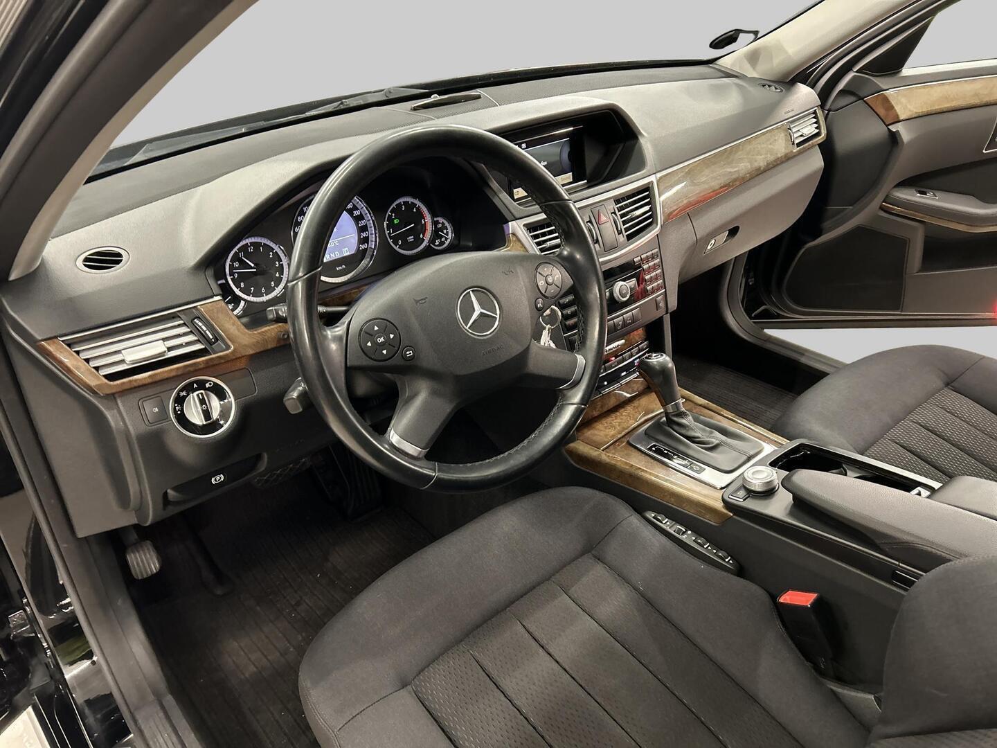 MERCEDES-BENZ E 2011