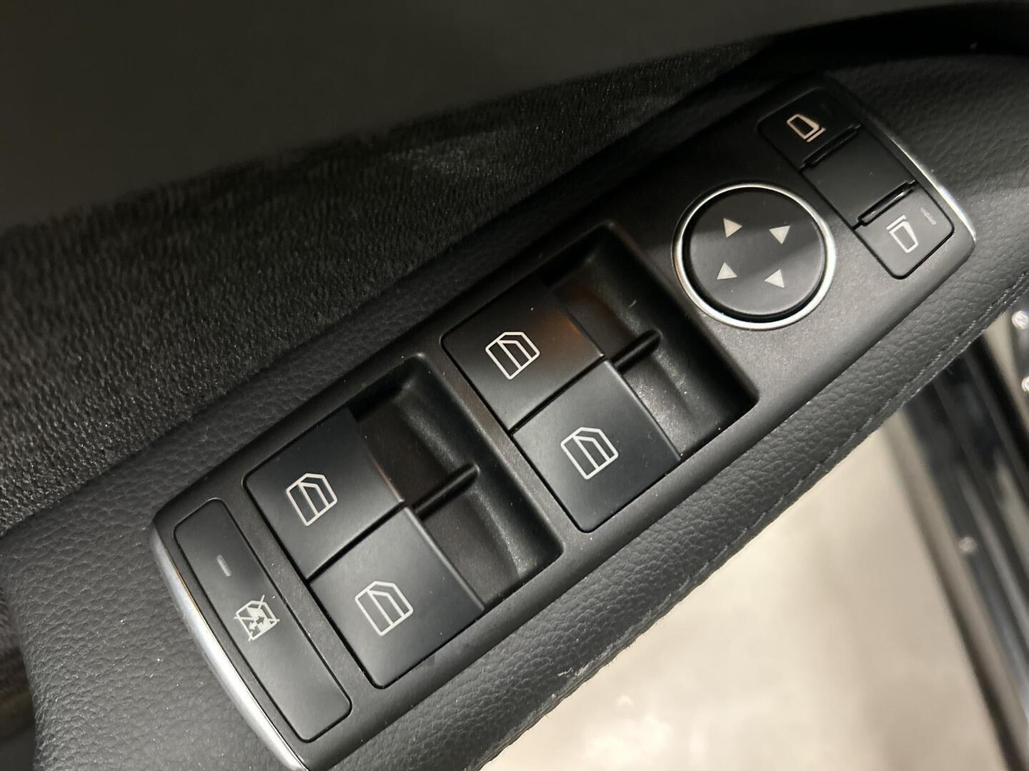 MERCEDES-BENZ E 2011