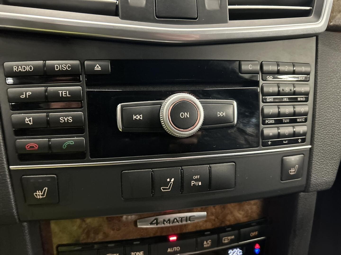 MERCEDES-BENZ E 2011