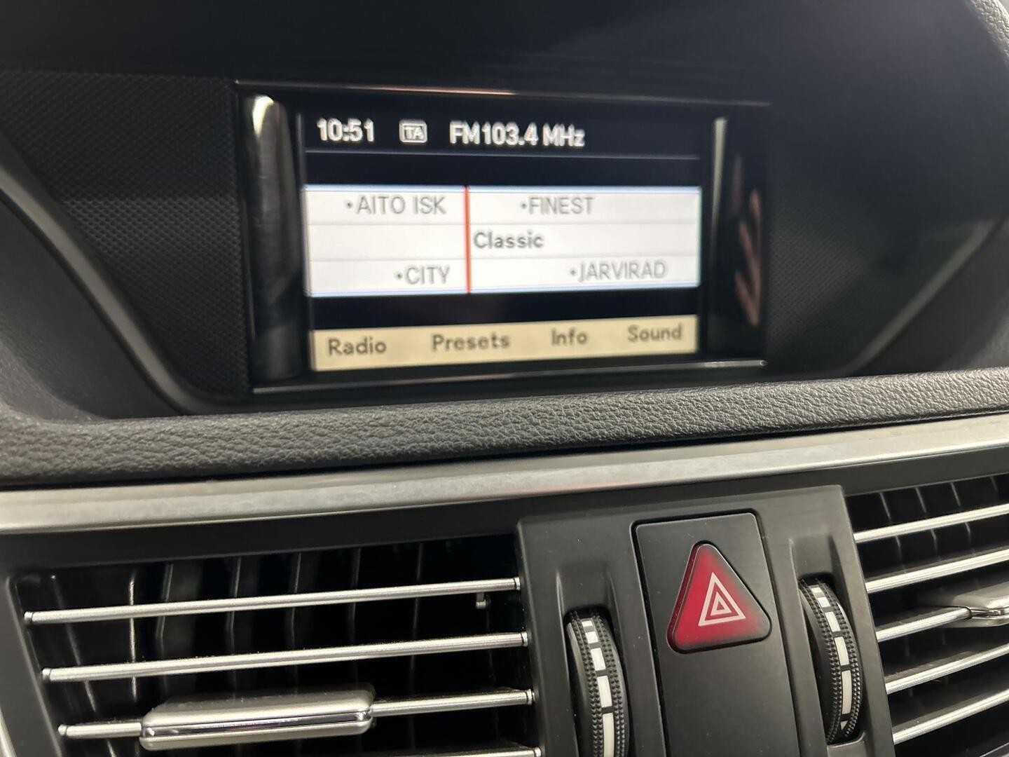 MERCEDES-BENZ E 2011