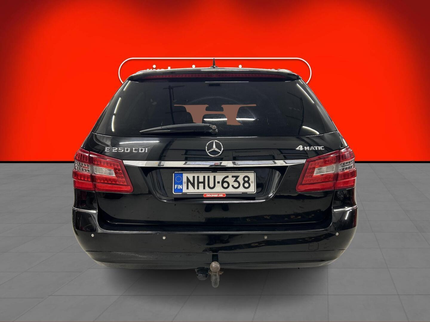 MERCEDES-BENZ E 2011