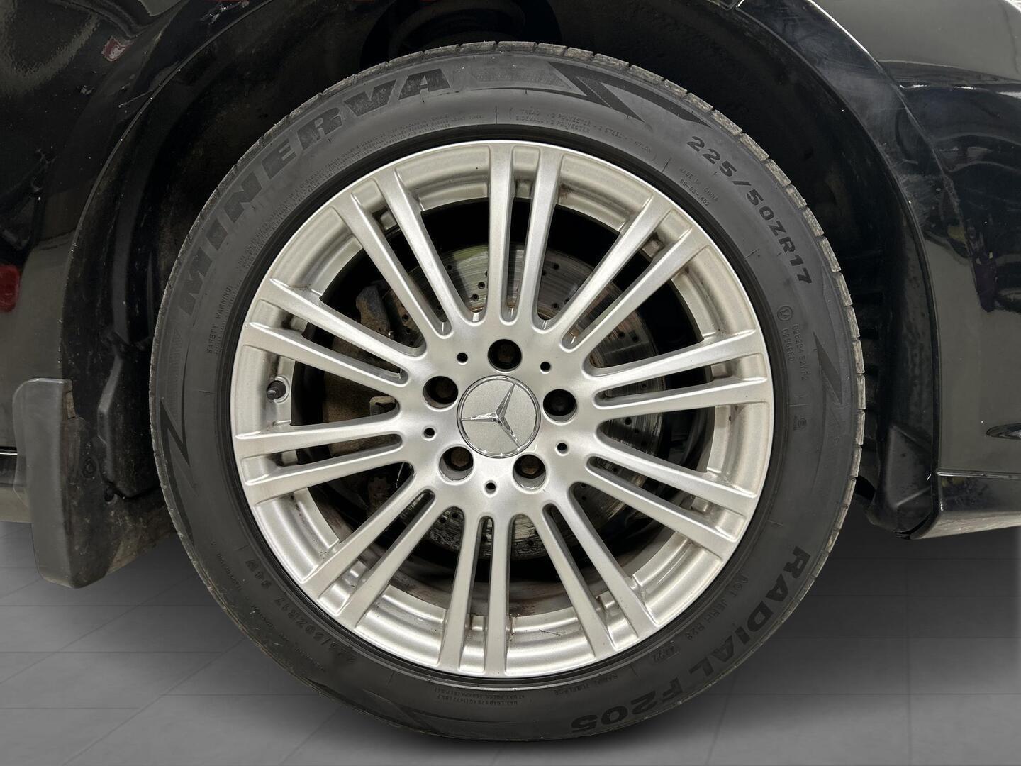 MERCEDES-BENZ E 2011